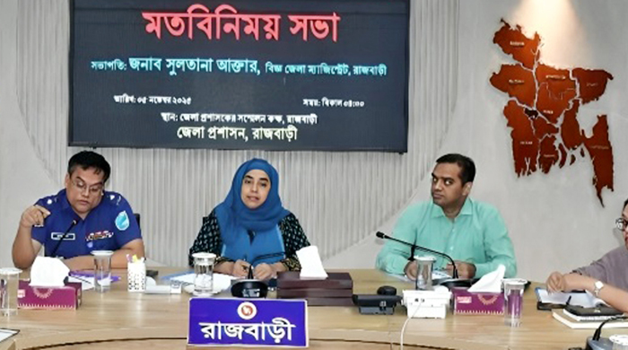 অটোচালক ও অটোমালিক প্রতিনিধিদের সাথে রাজবাড়ীতে প্রশাসনের মতবিনিময় 